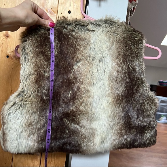Urban Behaviour cropped faux fur vest - Picture 3 of 4